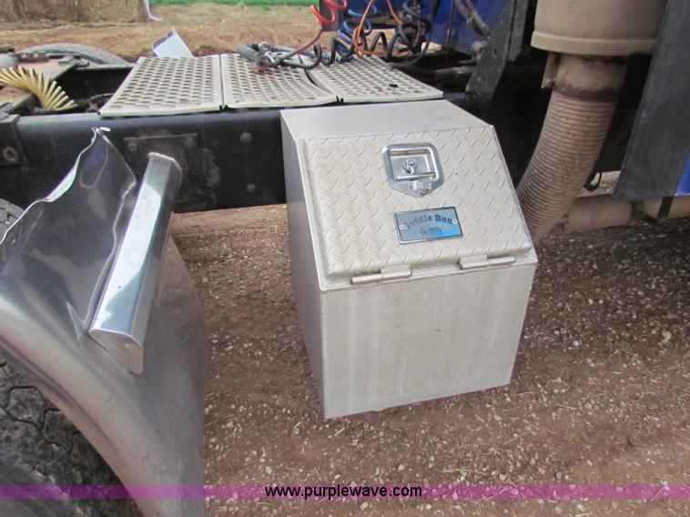 image for item B7137 1996 Kenworth T600 semi truck