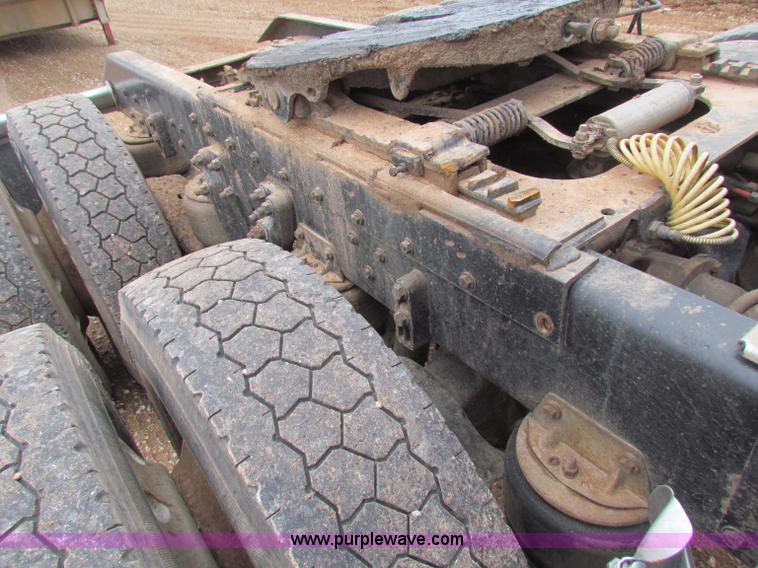 image for item B7137 1996 Kenworth T600 semi truck