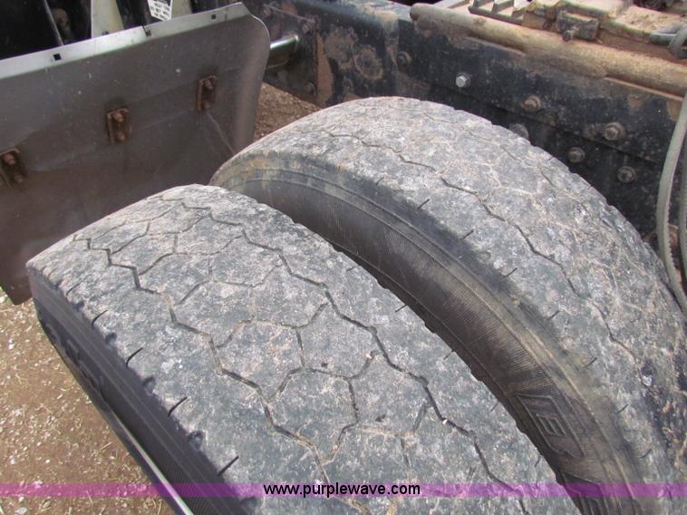 image for item B7137 1996 Kenworth T600 semi truck