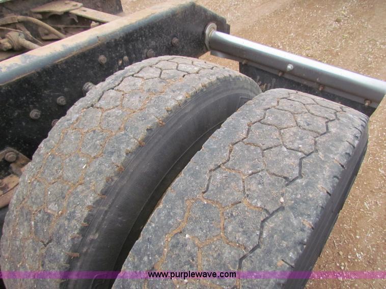 image for item B7137 1996 Kenworth T600 semi truck