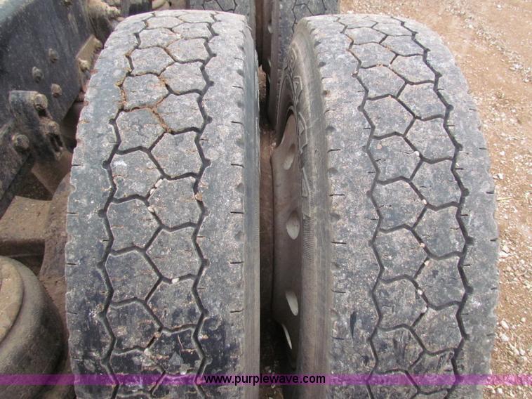 image for item B7137 1996 Kenworth T600 semi truck