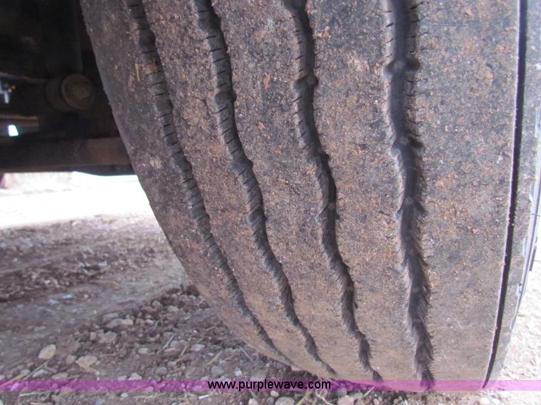 image for item B7137 1996 Kenworth T600 semi truck