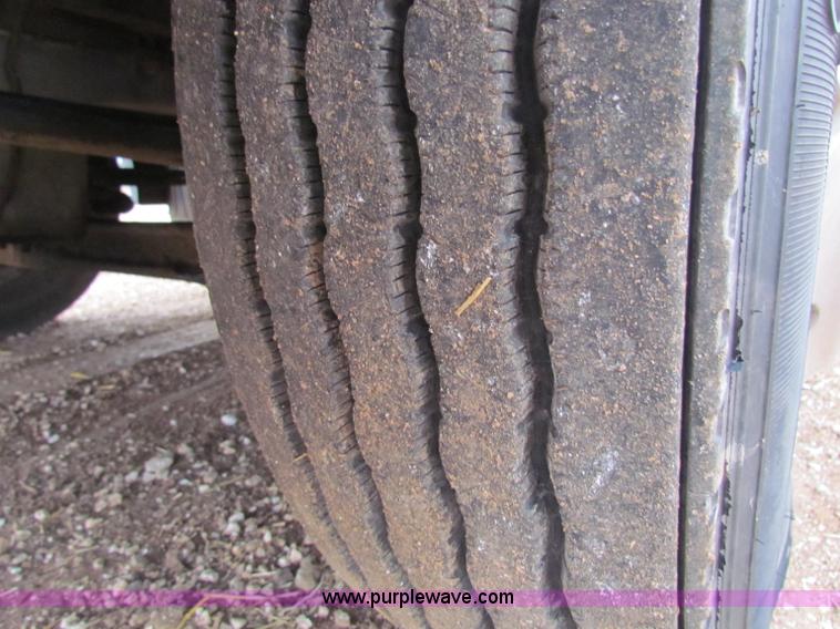 image for item B7137 1996 Kenworth T600 semi truck