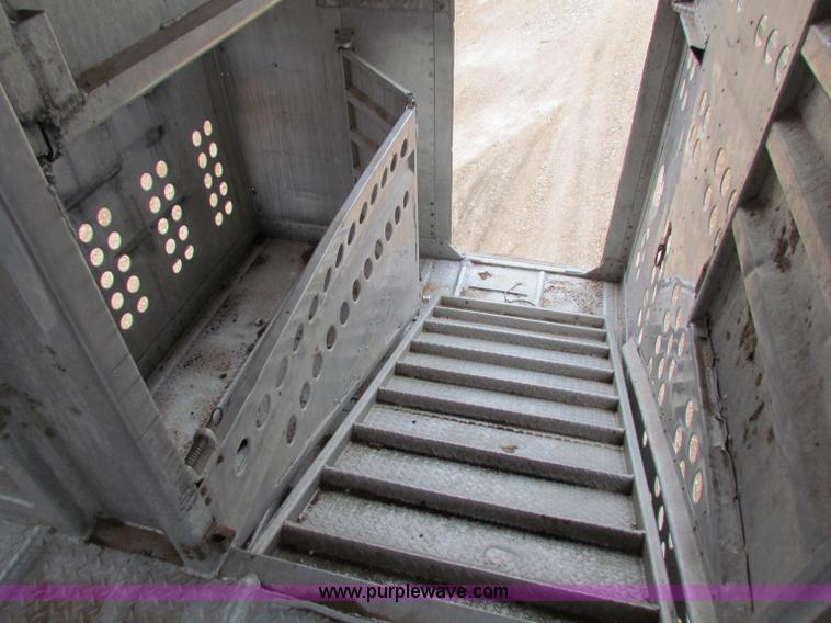 image for item B7138 1984 Merritt 48' livestock trailer