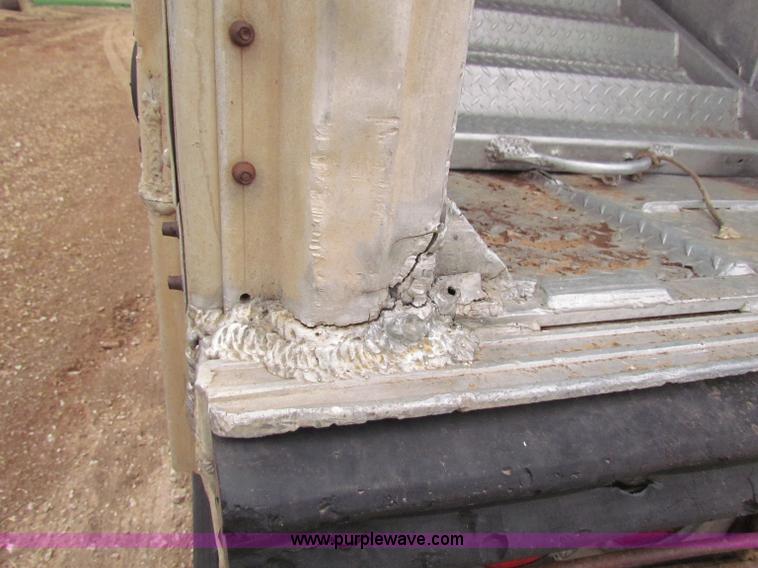 image for item B7138 1984 Merritt 48' livestock trailer