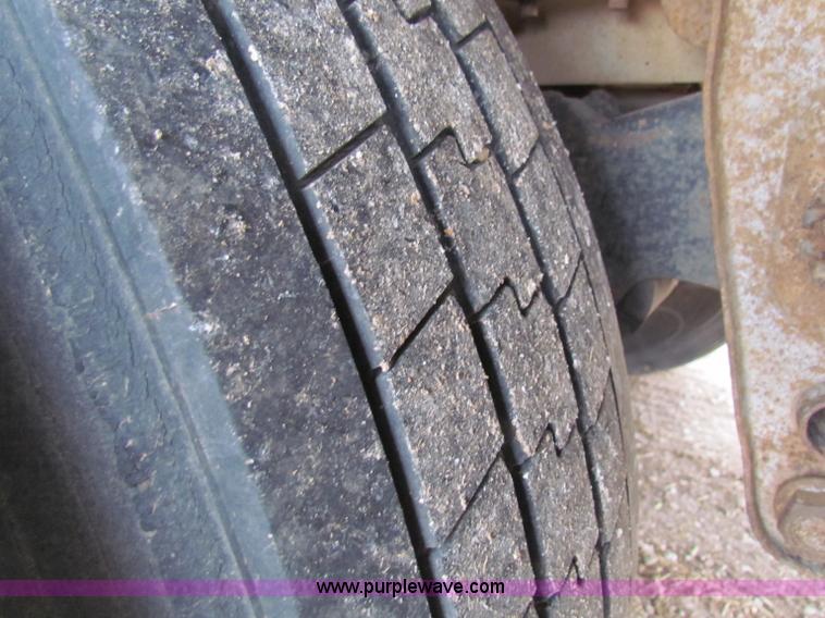 image for item B7138 1984 Merritt 48' livestock trailer