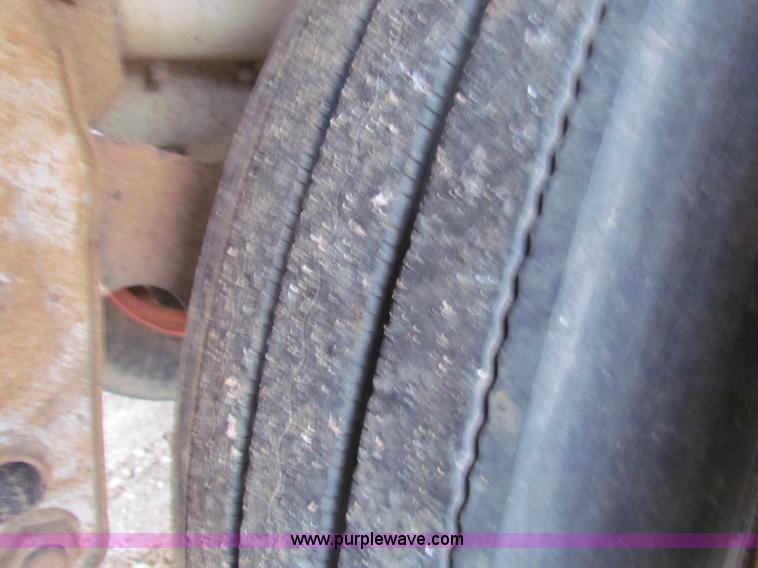 image for item B7138 1984 Merritt 48' livestock trailer