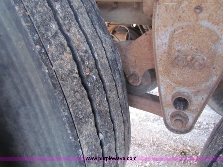 image for item B7138 1984 Merritt 48' livestock trailer