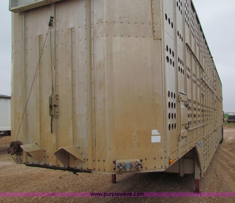 image for item B7138 1984 Merritt 48' livestock trailer