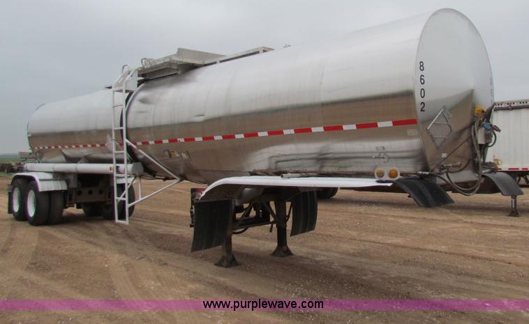 image for item B7140 1986 Fruehauf tanker trailer