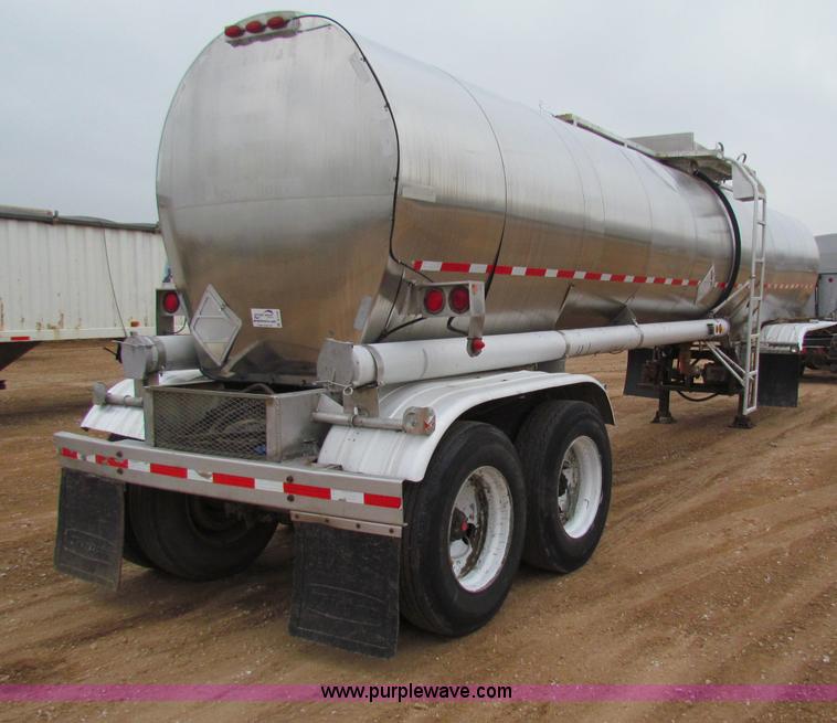image for item B7140 1986 Fruehauf tanker trailer