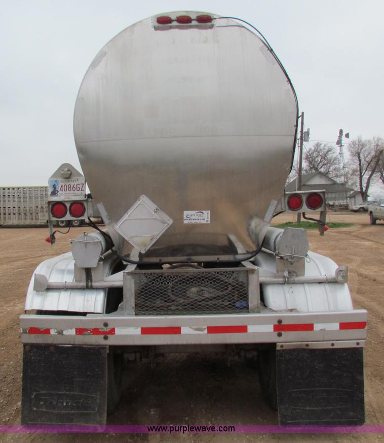 image for item B7140 1986 Fruehauf tanker trailer