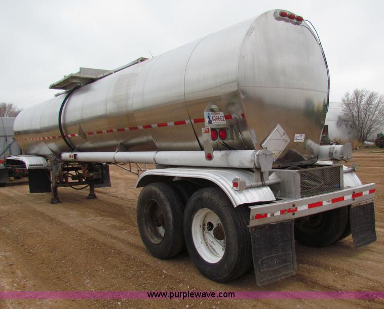 image for item B7140 1986 Fruehauf tanker trailer