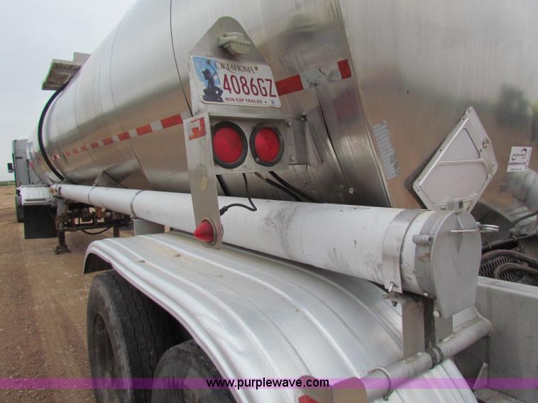 image for item B7140 1986 Fruehauf tanker trailer