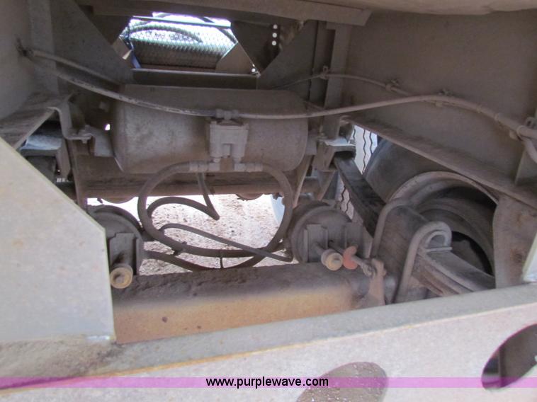 image for item B7140 1986 Fruehauf tanker trailer