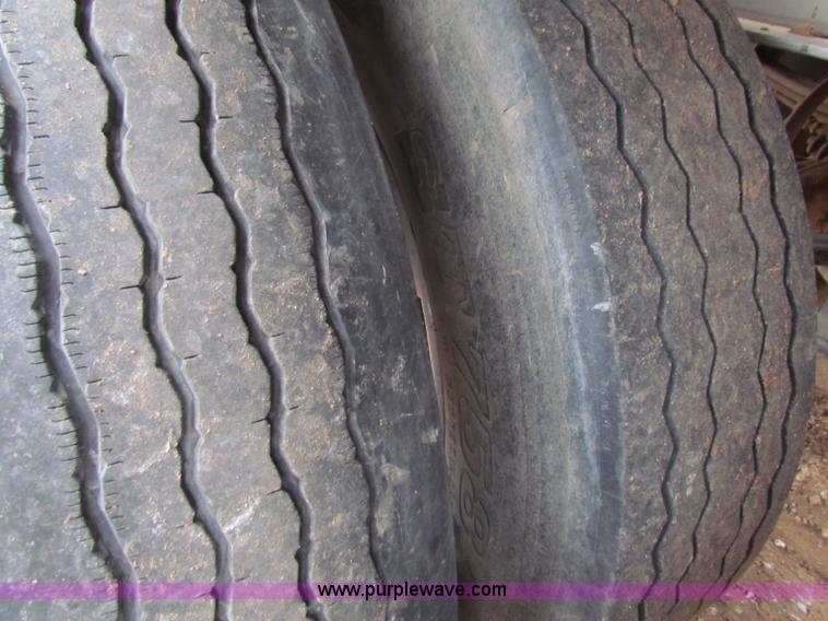 image for item B7140 1986 Fruehauf tanker trailer