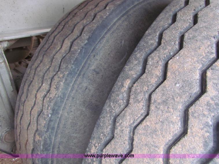 image for item B7140 1986 Fruehauf tanker trailer