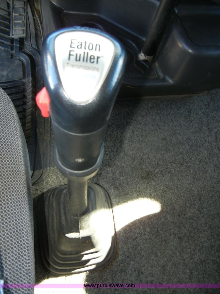 image for item C4014 1999 Volvo VN semi truck