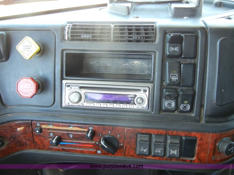 image for item C4014 1999 Volvo VN semi truck