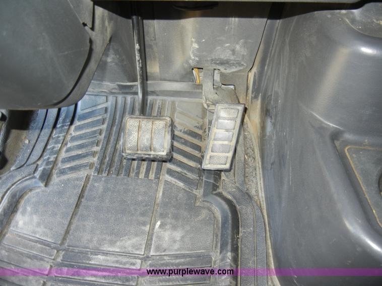 image for item C4014 1999 Volvo VN semi truck