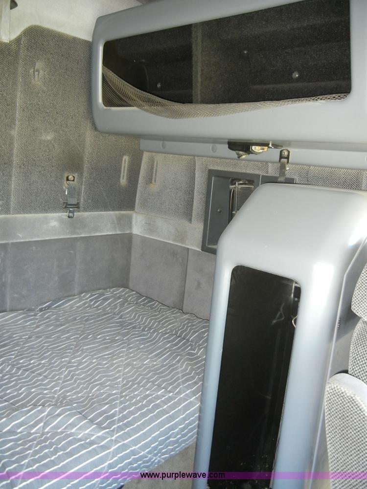 image for item C4014 1999 Volvo VN semi truck