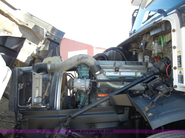 image for item C4014 1999 Volvo VN semi truck