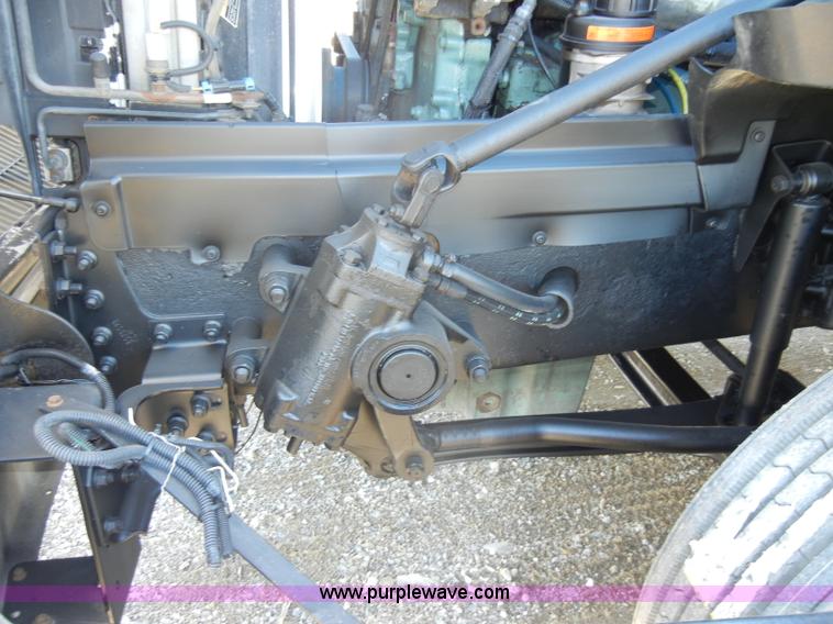 image for item C4014 1999 Volvo VN semi truck