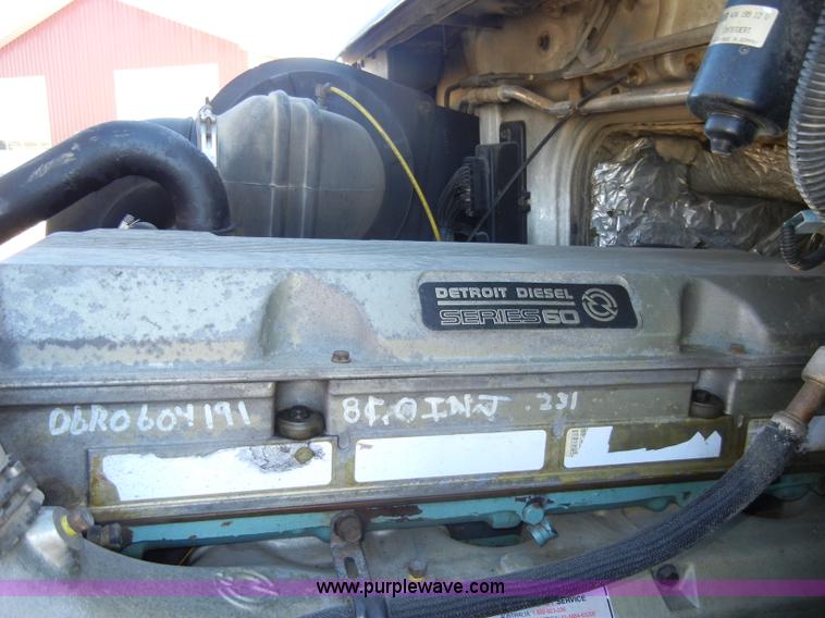 image for item C4014 1999 Volvo VN semi truck