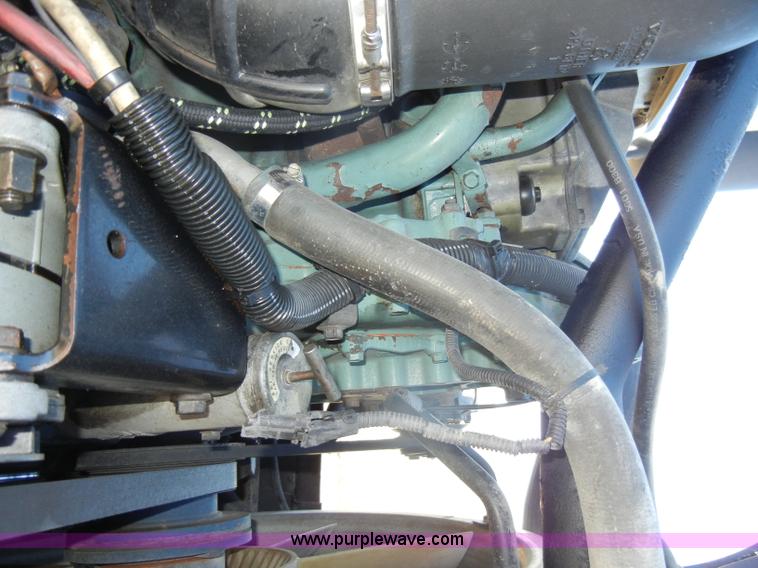 image for item C4014 1999 Volvo VN semi truck