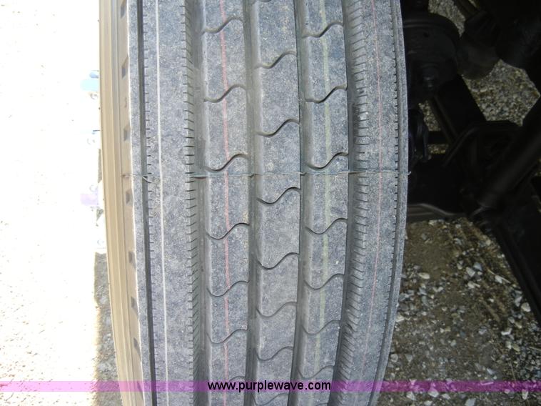 image for item C4014 1999 Volvo VN semi truck