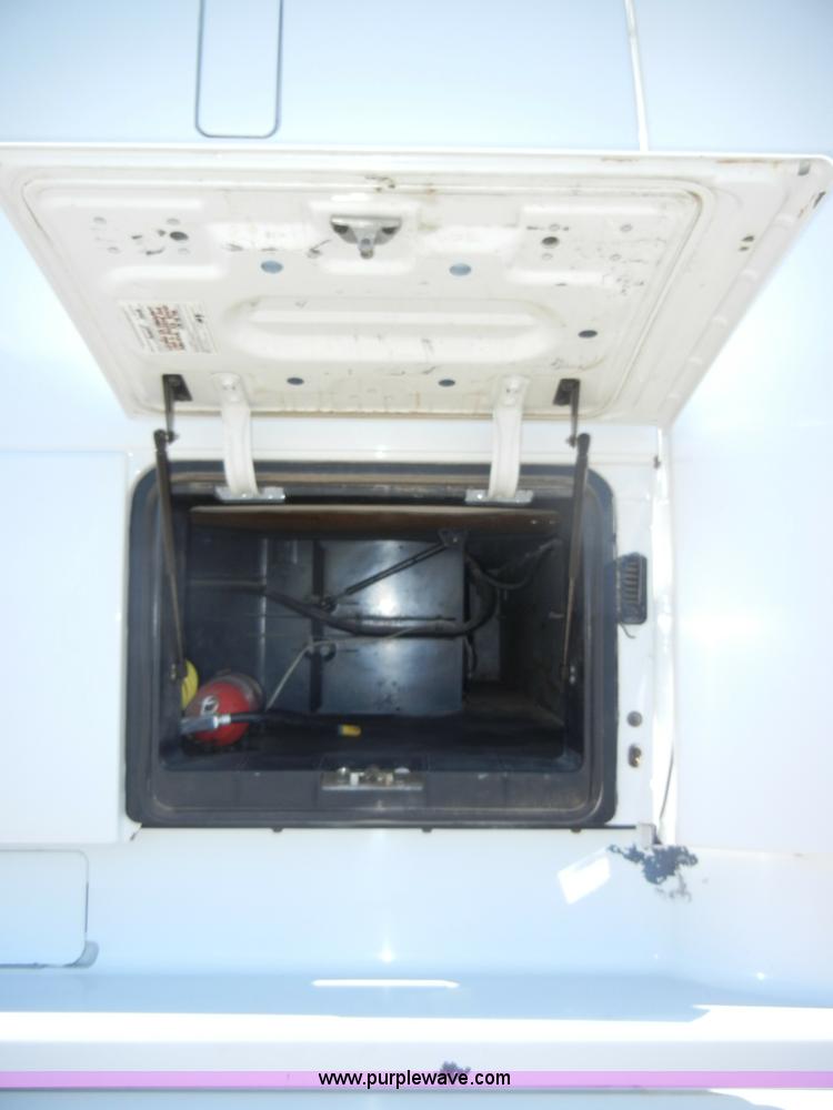 image for item C4014 1999 Volvo VN semi truck