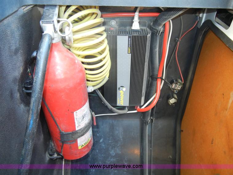 image for item C4014 1999 Volvo VN semi truck