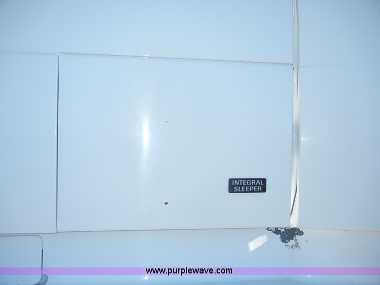 image for item C4014 1999 Volvo VN semi truck