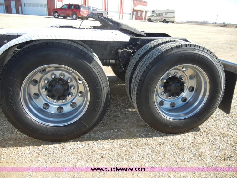 image for item C4014 1999 Volvo VN semi truck