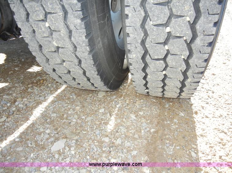 image for item C4014 1999 Volvo VN semi truck