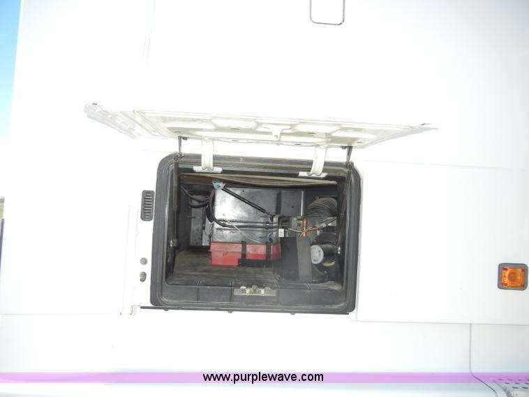 image for item C4014 1999 Volvo VN semi truck