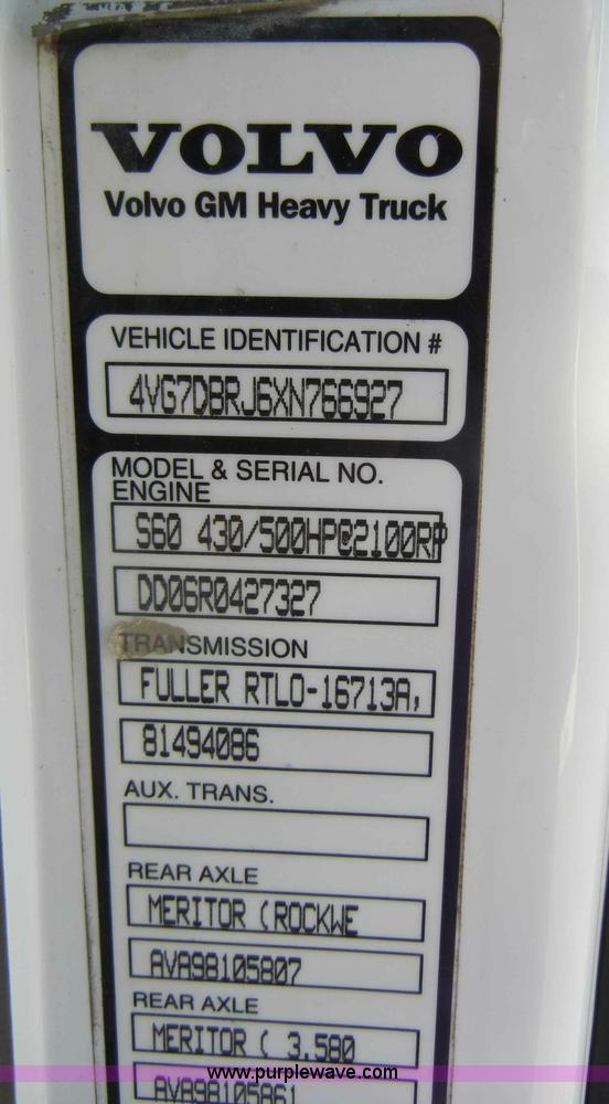 image for item C4014 1999 Volvo VN semi truck