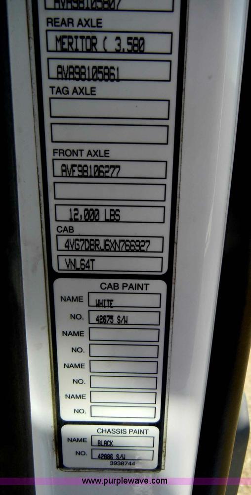 image for item C4014 1999 Volvo VN semi truck