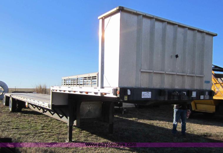 image for item C5269 1996 Fruehauf 48' step deck trailer
