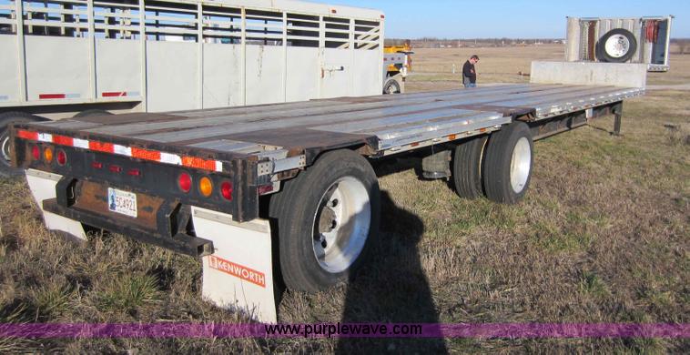 image for item C5269 1996 Fruehauf 48' step deck trailer