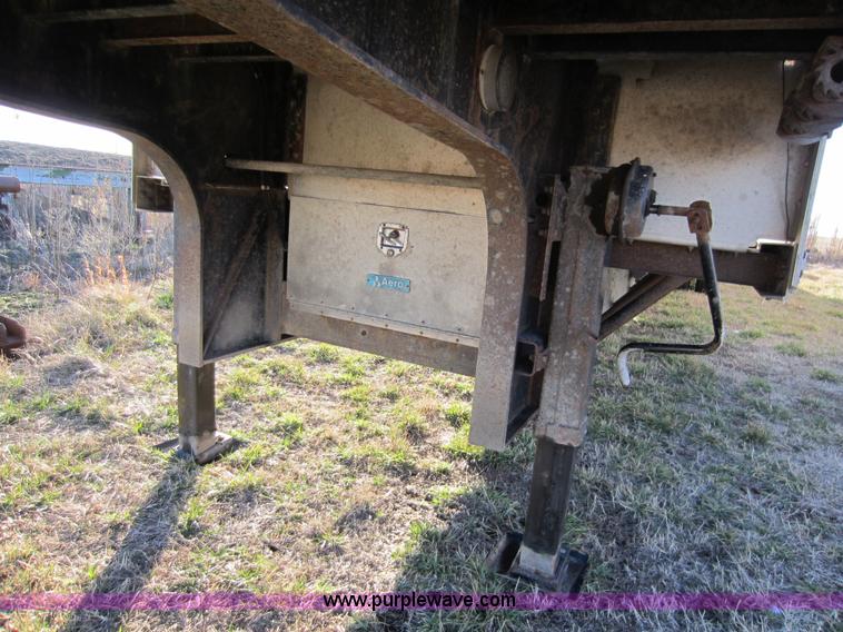 image for item C5269 1996 Fruehauf 48' step deck trailer