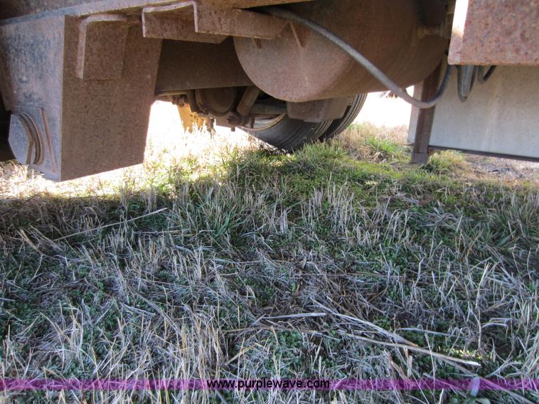 image for item C5269 1996 Fruehauf 48' step deck trailer