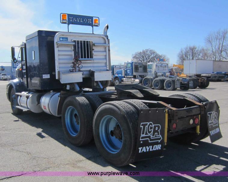 image for item C5295 1994 International 9400 semi truck
