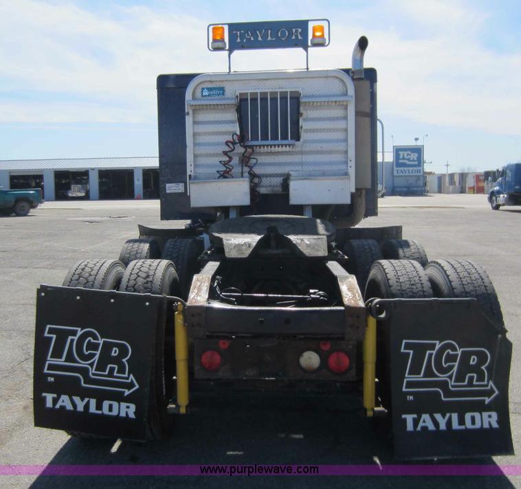 image for item C5295 1994 International 9400 semi truck