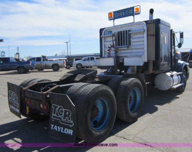 image for item C5295 1994 International 9400 semi truck