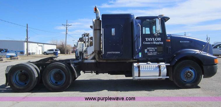 image for item C5295 1994 International 9400 semi truck