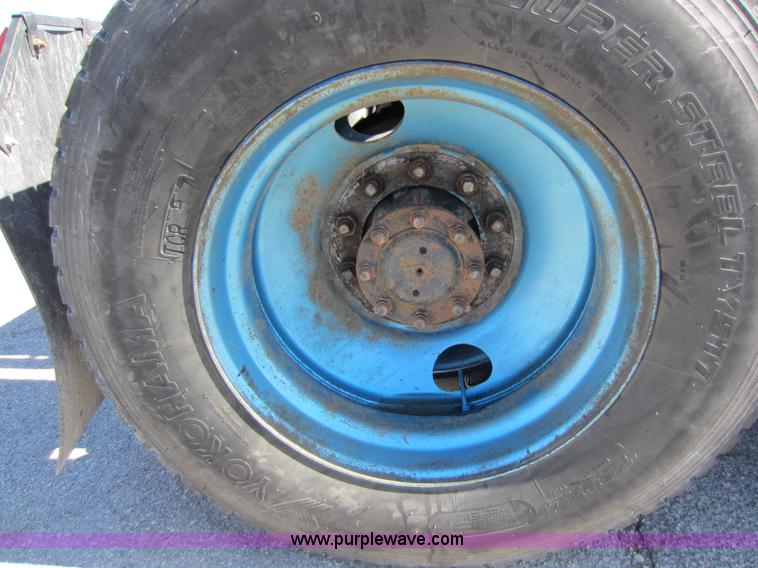 image for item C5295 1994 International 9400 semi truck