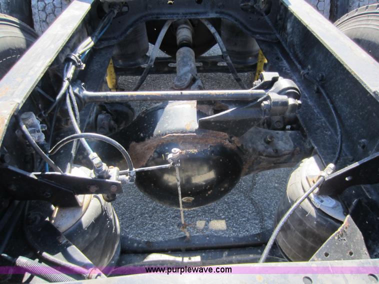 image for item C5295 1994 International 9400 semi truck