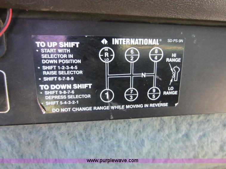 image for item C5295 1994 International 9400 semi truck