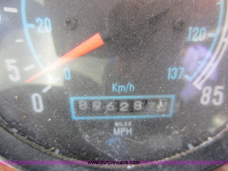 image for item C5295 1994 International 9400 semi truck